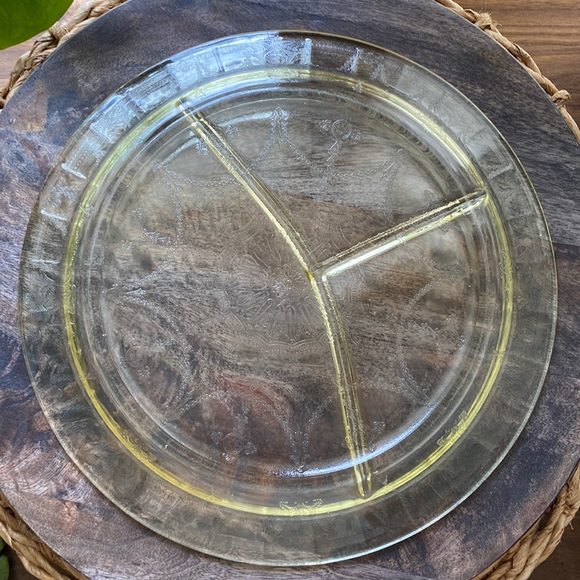 Anchor Hocking yellow Depression Glass divided lunch grill plate Cameo ballerina - Picture 1 of 5